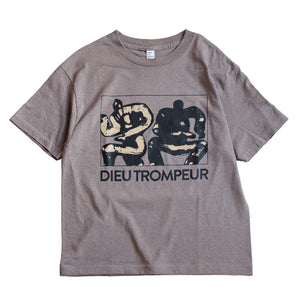 DIEU TROMPEUR Tee